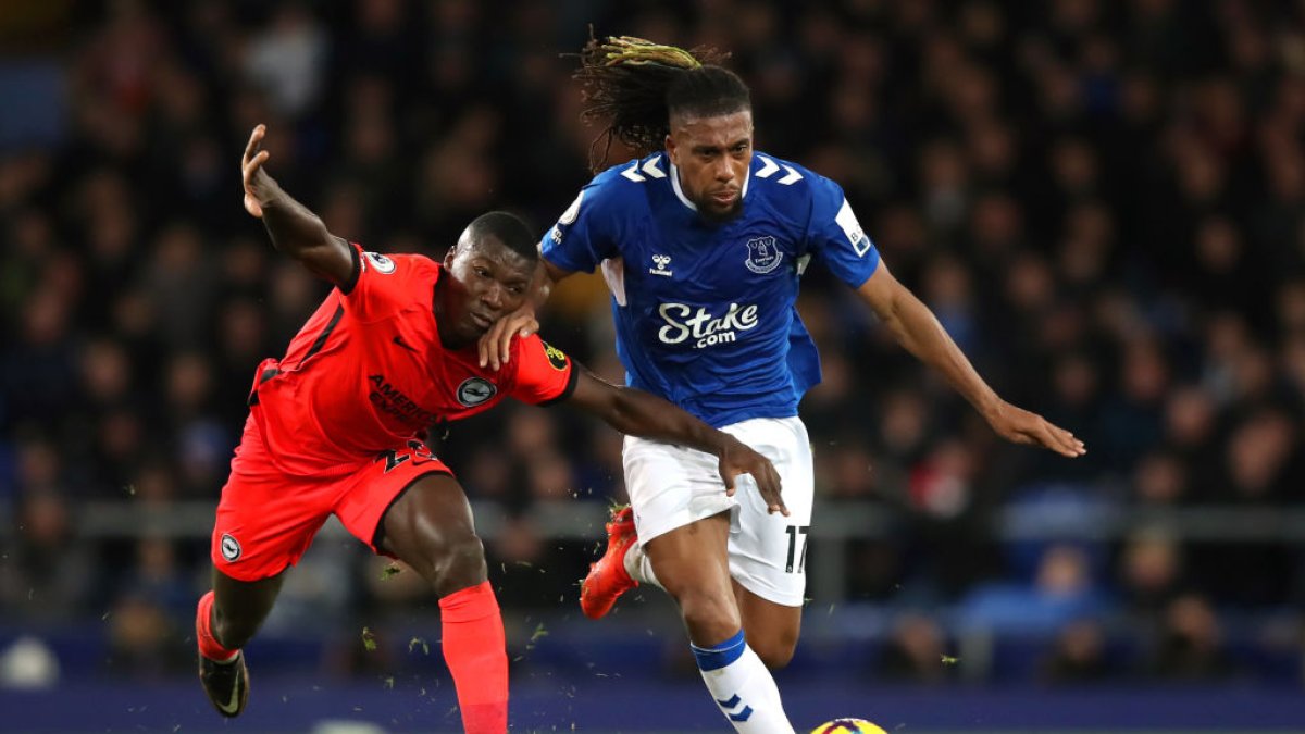 Moisés Caicedo (izquierda) dio la asistencia para el primer gol del encuentro.