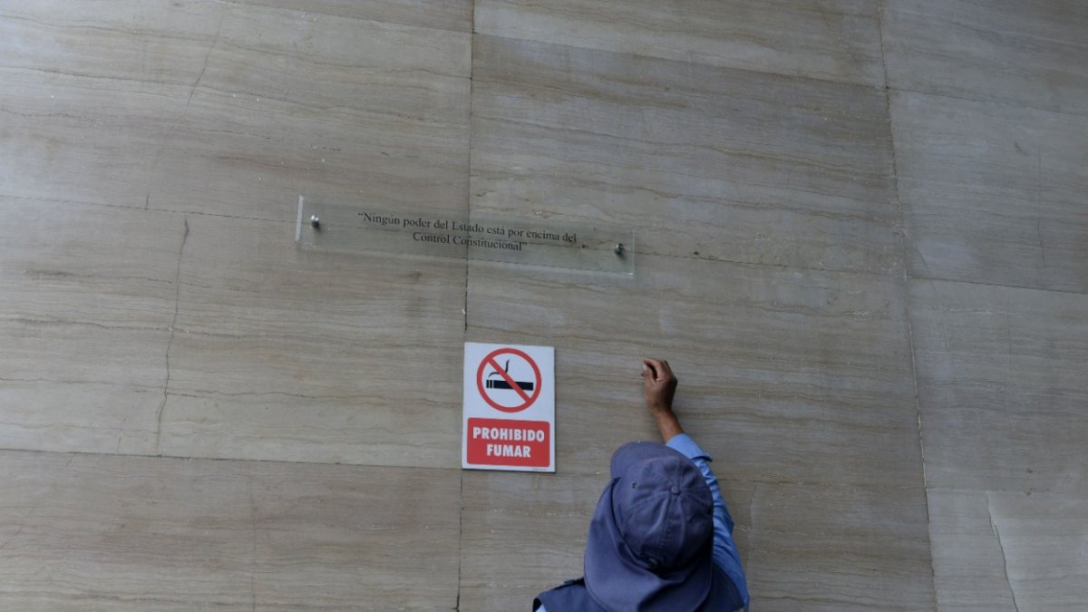 Disposición. La placa fue ordenada en un fallo del juez Ángel Lindao que revirtió todo lo actuado en el juicio político al Consejo de Participación Ciudadana.