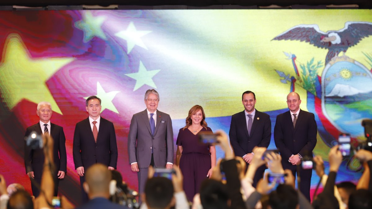 Autoridades de ambos países, en la inauguración de una cumbre comercial, celebrada en diciembre.