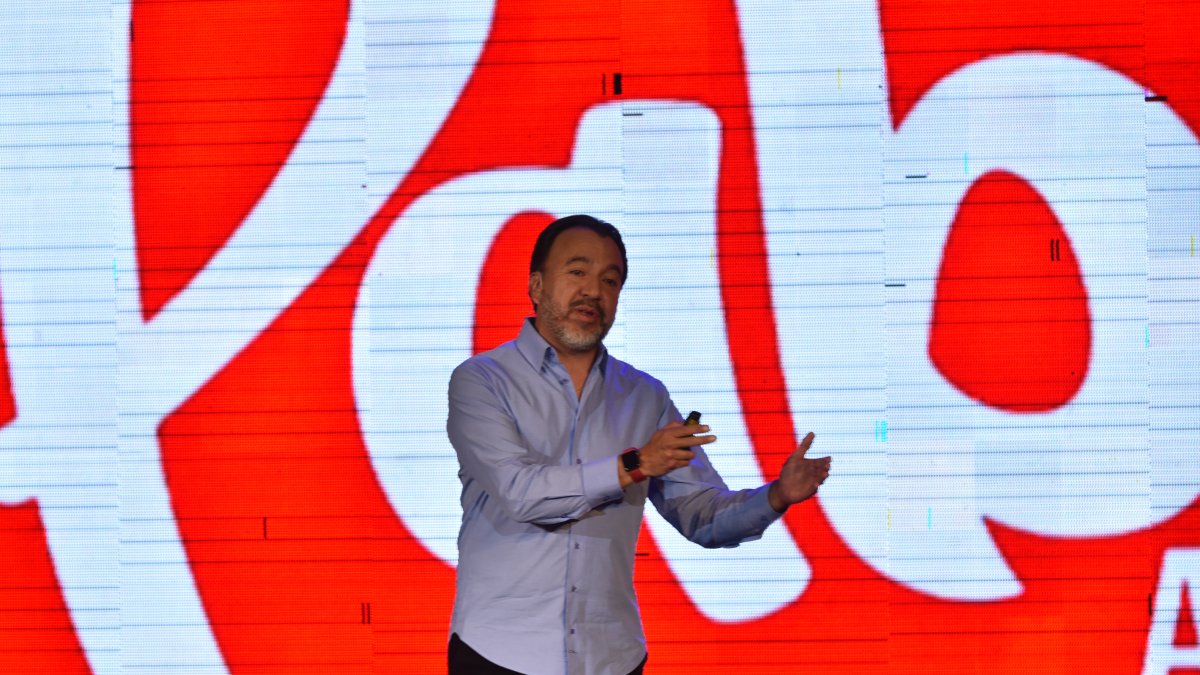 Pabel Muñoz hizo una explicación de su plan de trabajo en el Teatro San Gabriel.