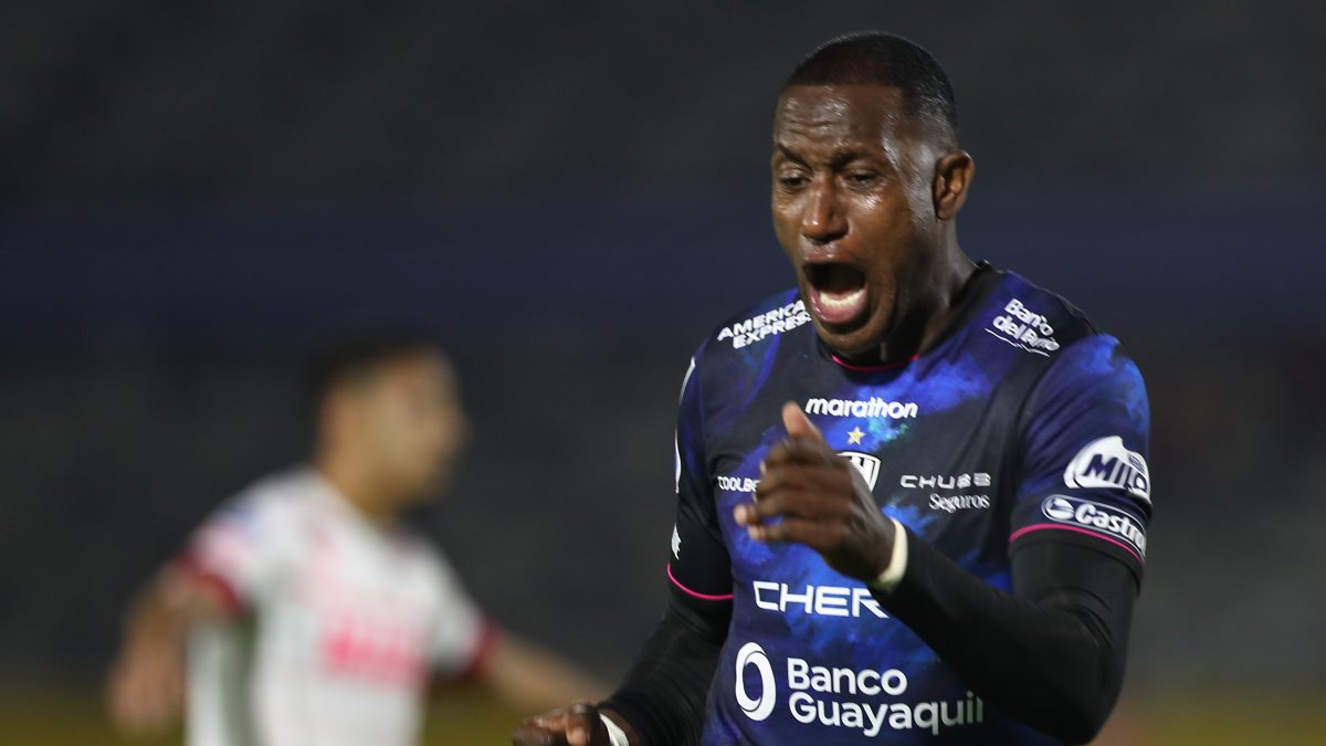 Jaime Ayoví mientras celebraba un gol el años pasado con Independiente del Valle.