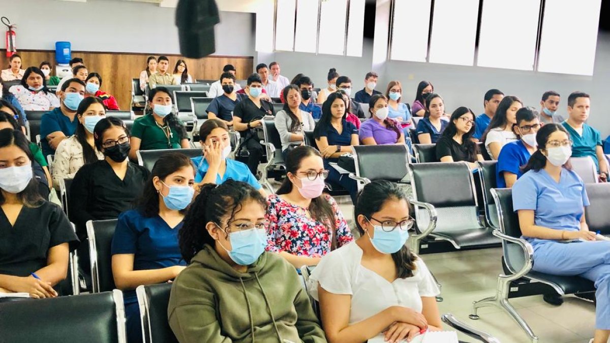 Un grupo de 57 profesionales de la salud comenzó el año de servicio rural de 2023 en tres cantones de la provincia de Los Ríos.