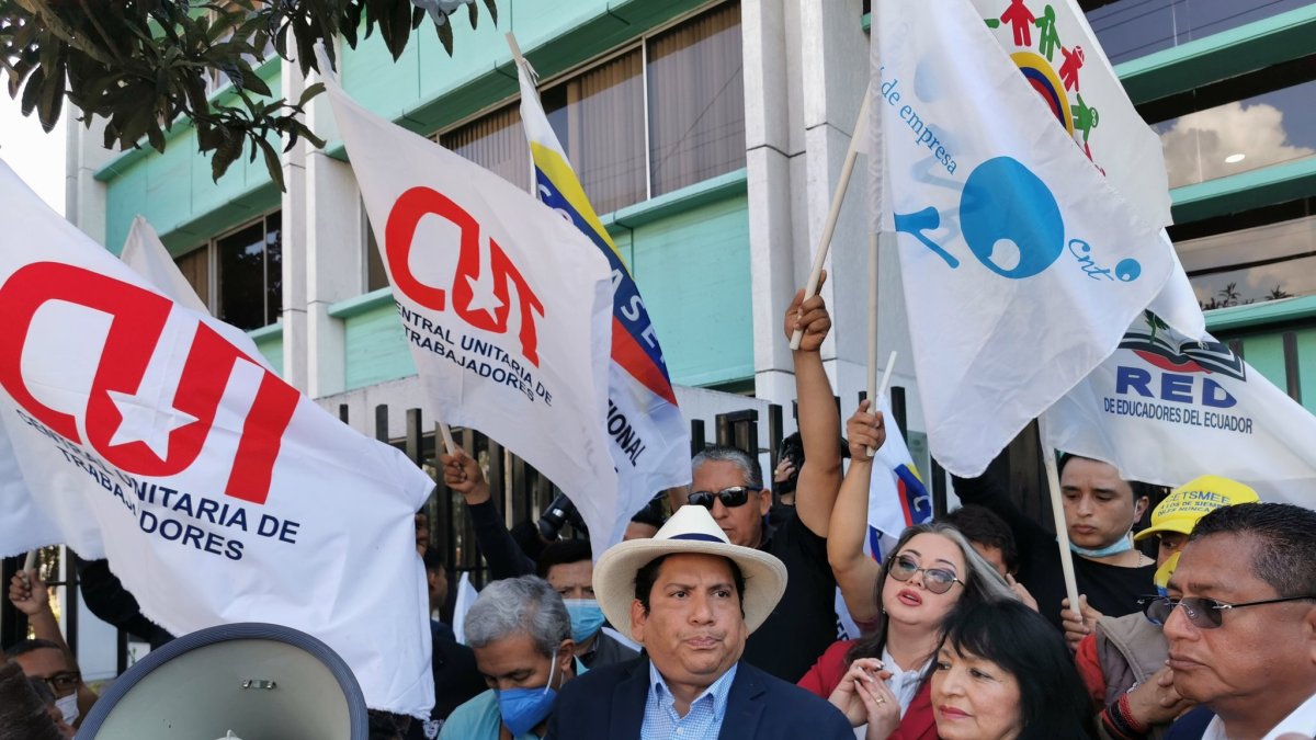 El 28 de diciembre de 2022, Gómez y una decena de sus simpatizantes acudieron a la dirección general del Seguro Social a intentar tomar posesión de su cargo como vocal de los asegurados ante el Conejo Directivo del Instituto