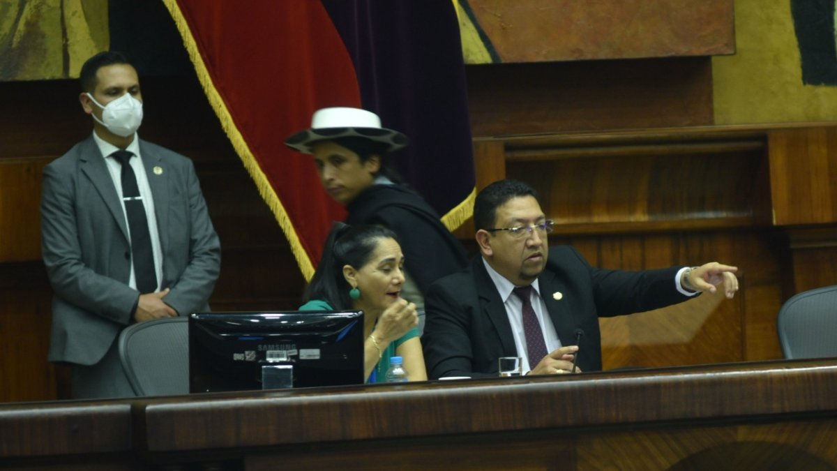 Postura. El presidente de la Asamblea habla de diálogo, pero a la vez criticó las decisiones del Ejecutivo.