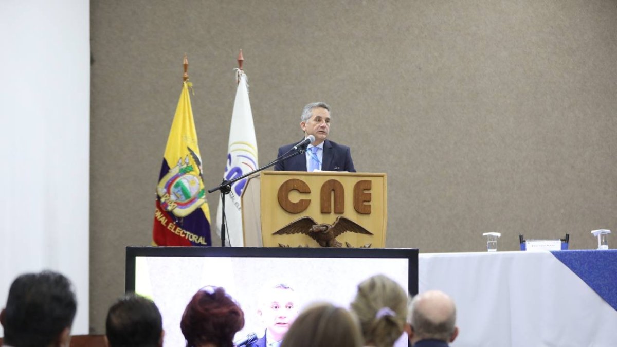 Inducción. Pablo Galarce, representante de la ONU en Ecuador capacitó durante este miércoles una inducción a los moderadores de los próximos debates.