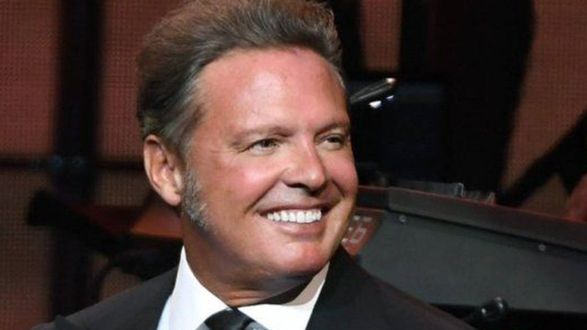 El cantante mexicano de 52 años.