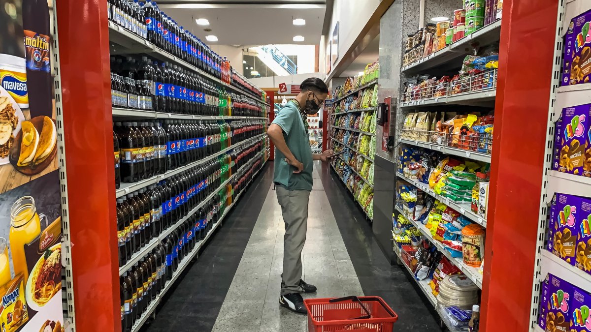 En una última reforma se elevó el tributo para las gaseosas y fundas plásticas.