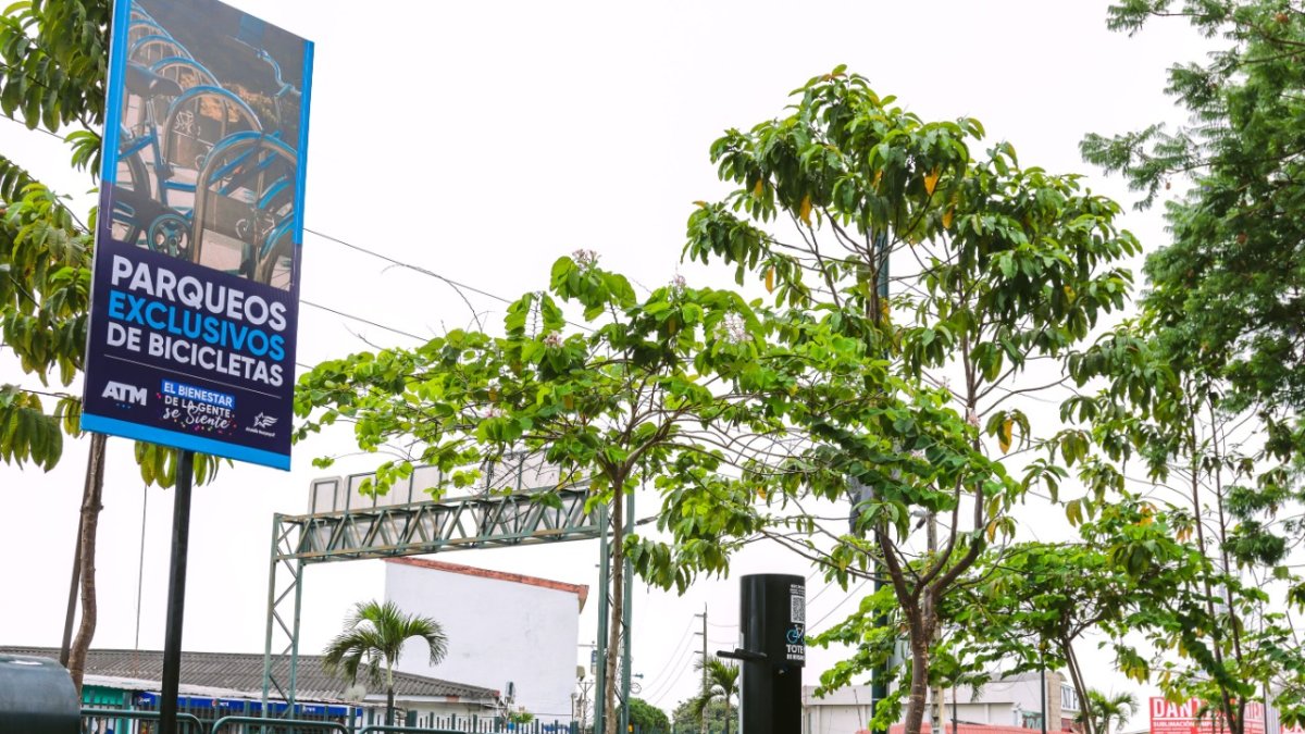 Elementos. Los cicloparqueos se ubicaron en diferentes sectores.