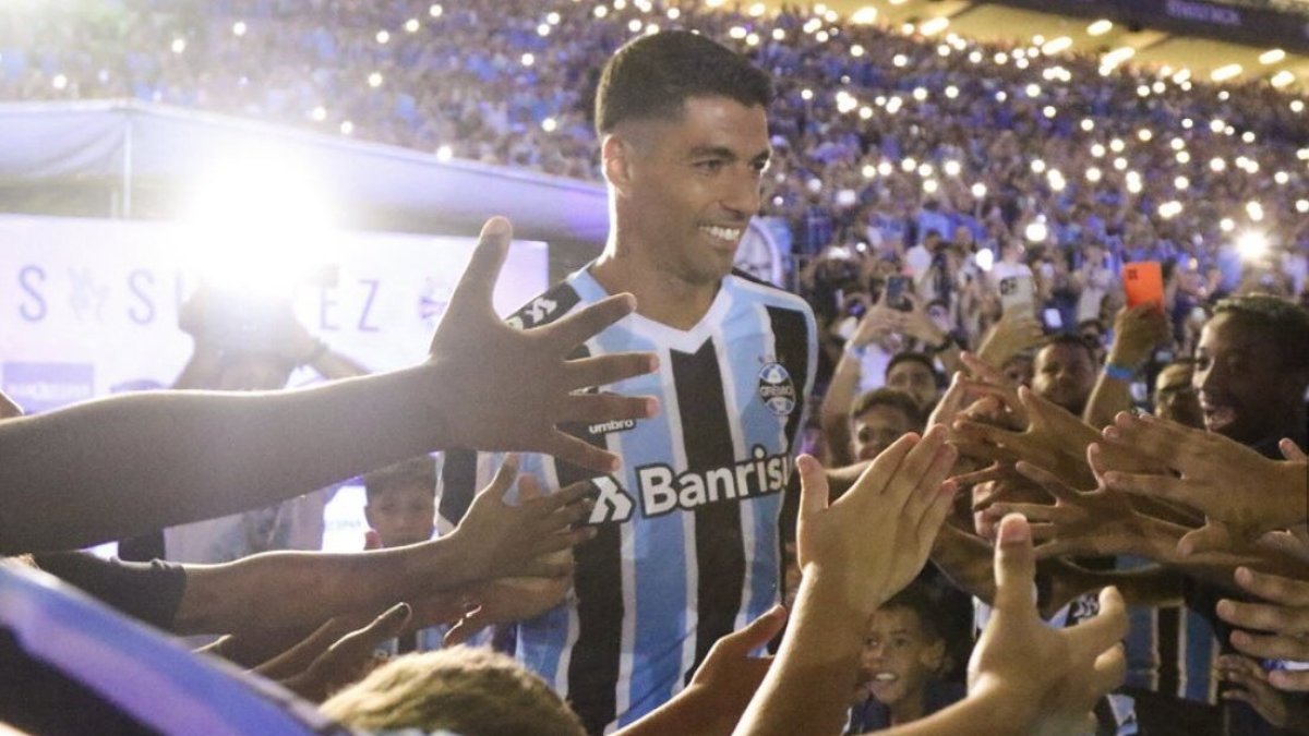 Luis Suárez, delantero uruguayo, durante su presentación con Gremio.