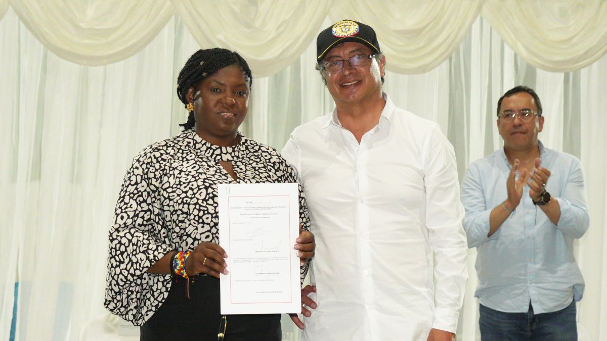 Francia Márquez y Gustavo Petro principales políticos de Colombia.