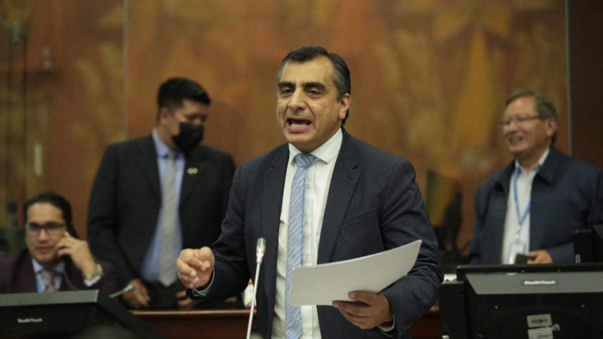 Ponente. El presidente de la mesa de Seguridad, Ramiro Narváez, no quiso devolver el proyecto de reformas a la comisión, a pesar de las presiones.