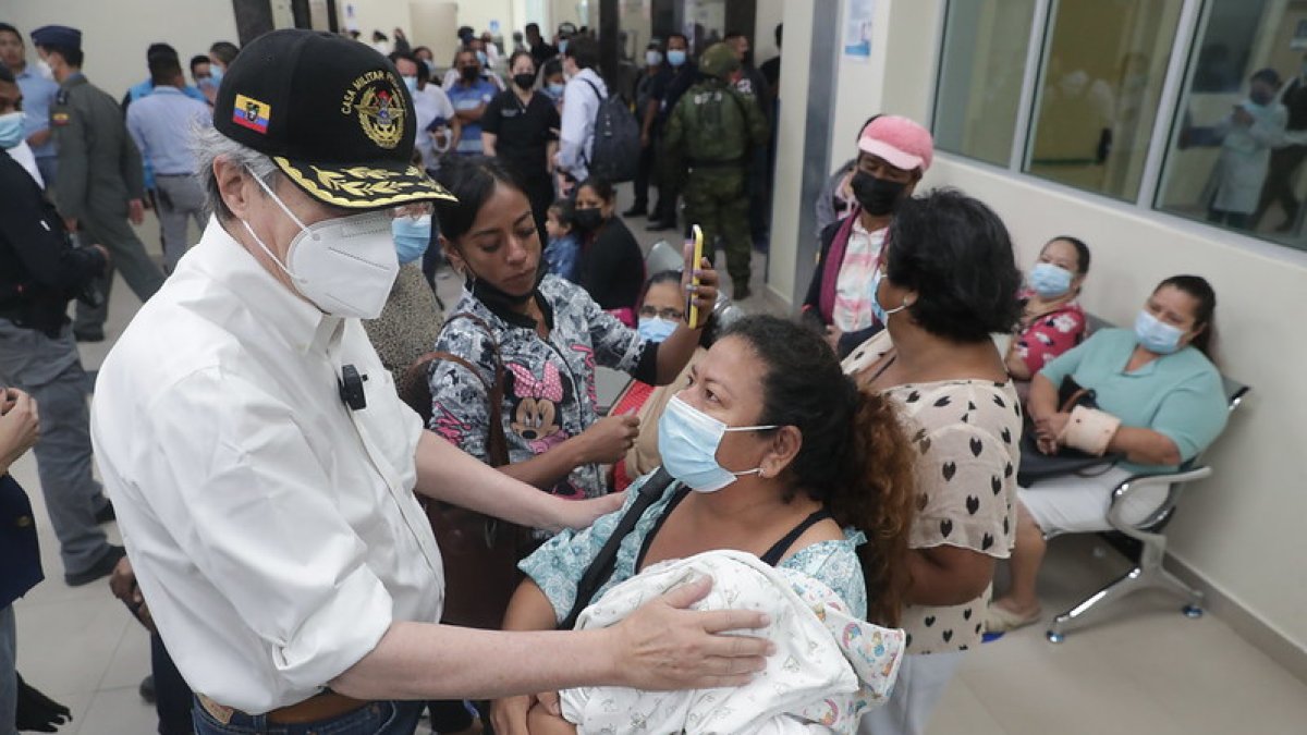 Ordenó al director del centro de salud ubicado en el sur de Guayaquil que habilitar otra sala de espera