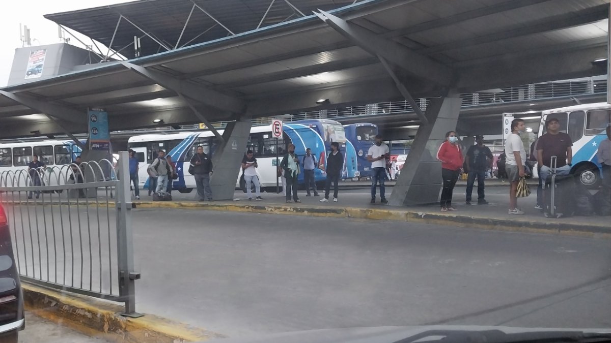 La falta de las estructuras provoca riesgos a los transeúntes