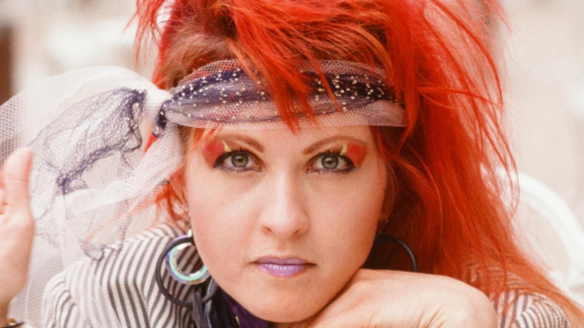 Cyndi Lauper fue pionera en imponer una moda desenfadada y estrafalaria a inicios de la década del 80.