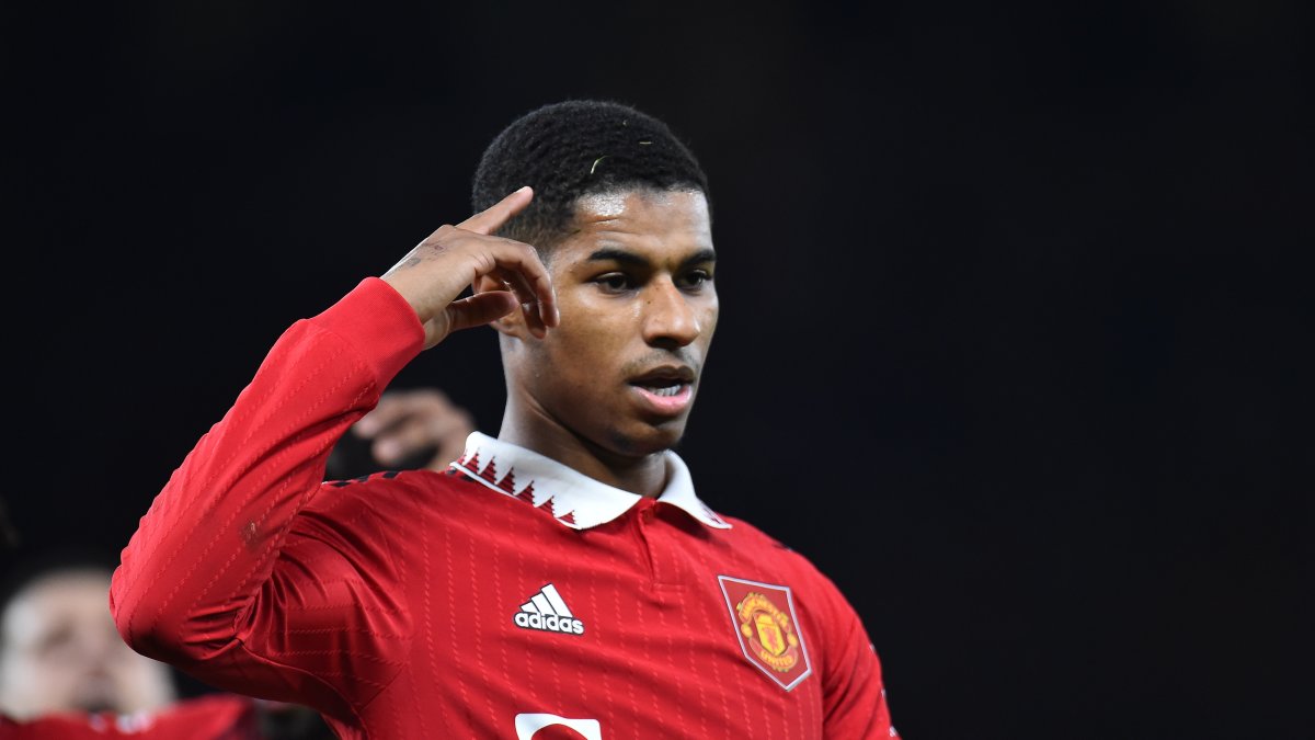 Marcus Rashford, delantero del Manchester United, celebra uno de los goles ante el Everton.