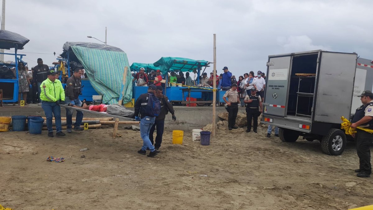 En una zona comercial de Playita Mía ocurrió el asesinato de Freddy Delgado, que tenía antecedentes.