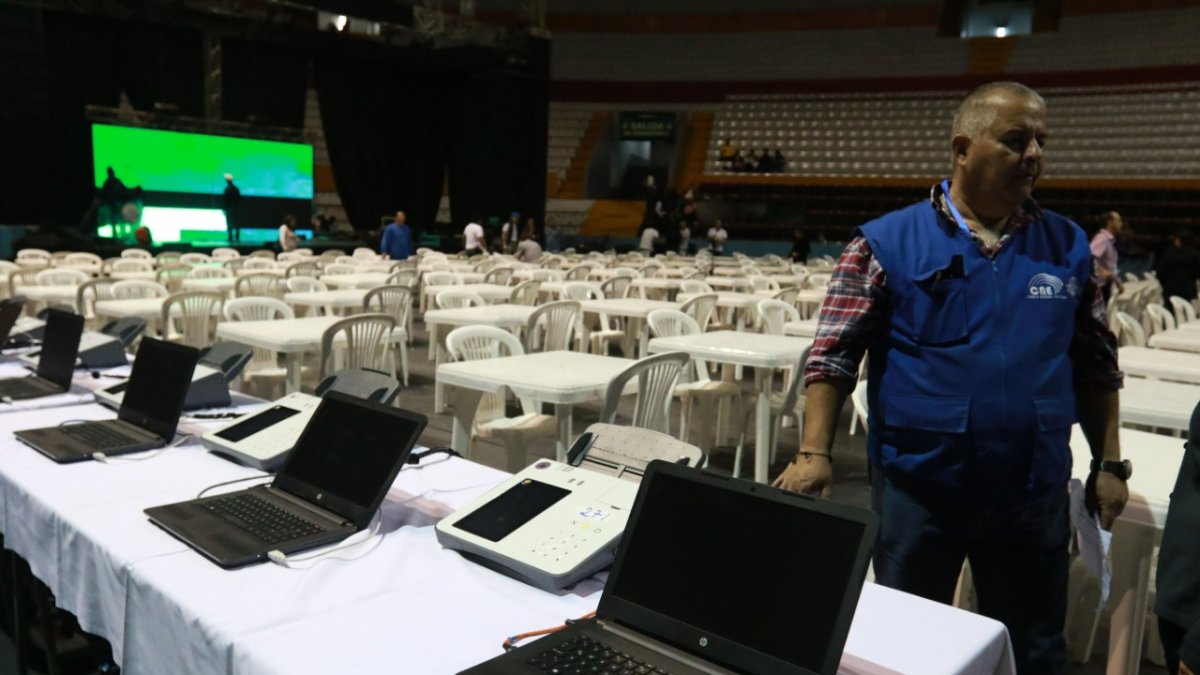 Prueba. Los técnicos revisarán los sistemas electorales que se usarán en febrero.