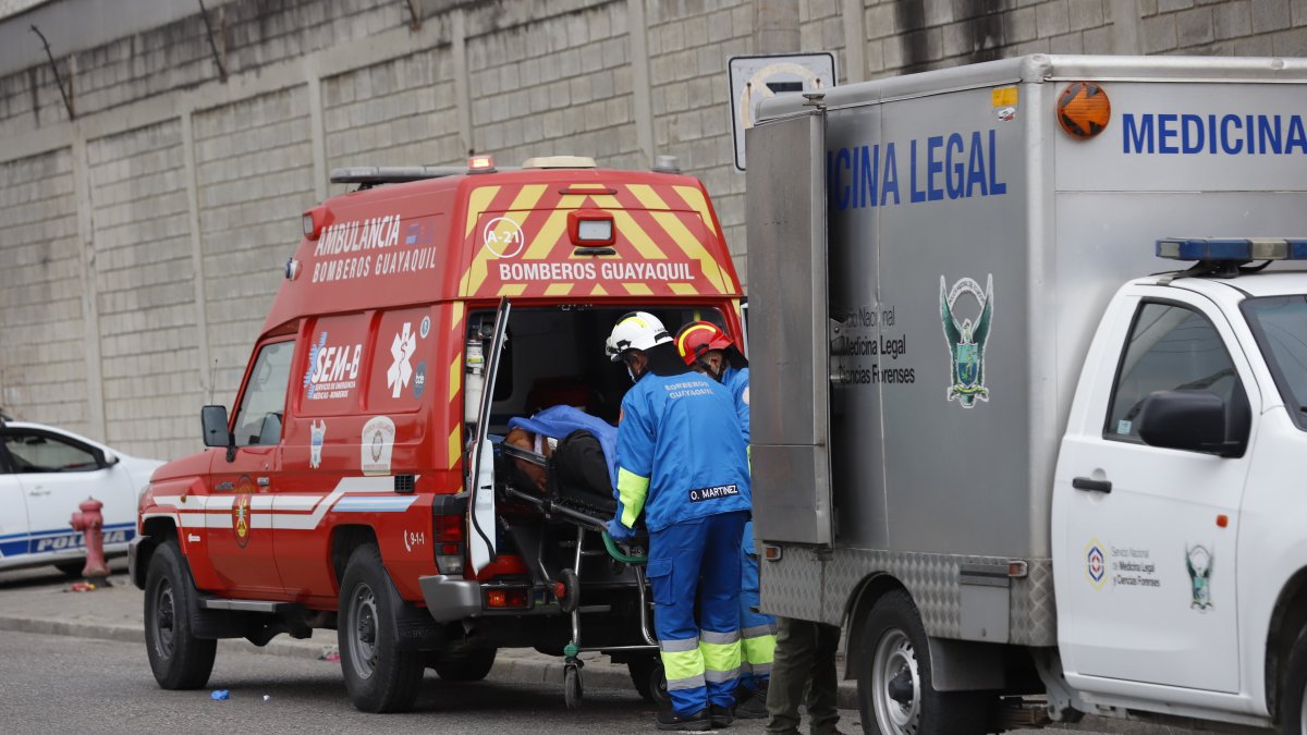 Familiares de la víctimas se acercaron hasta el lugar de los hechos.