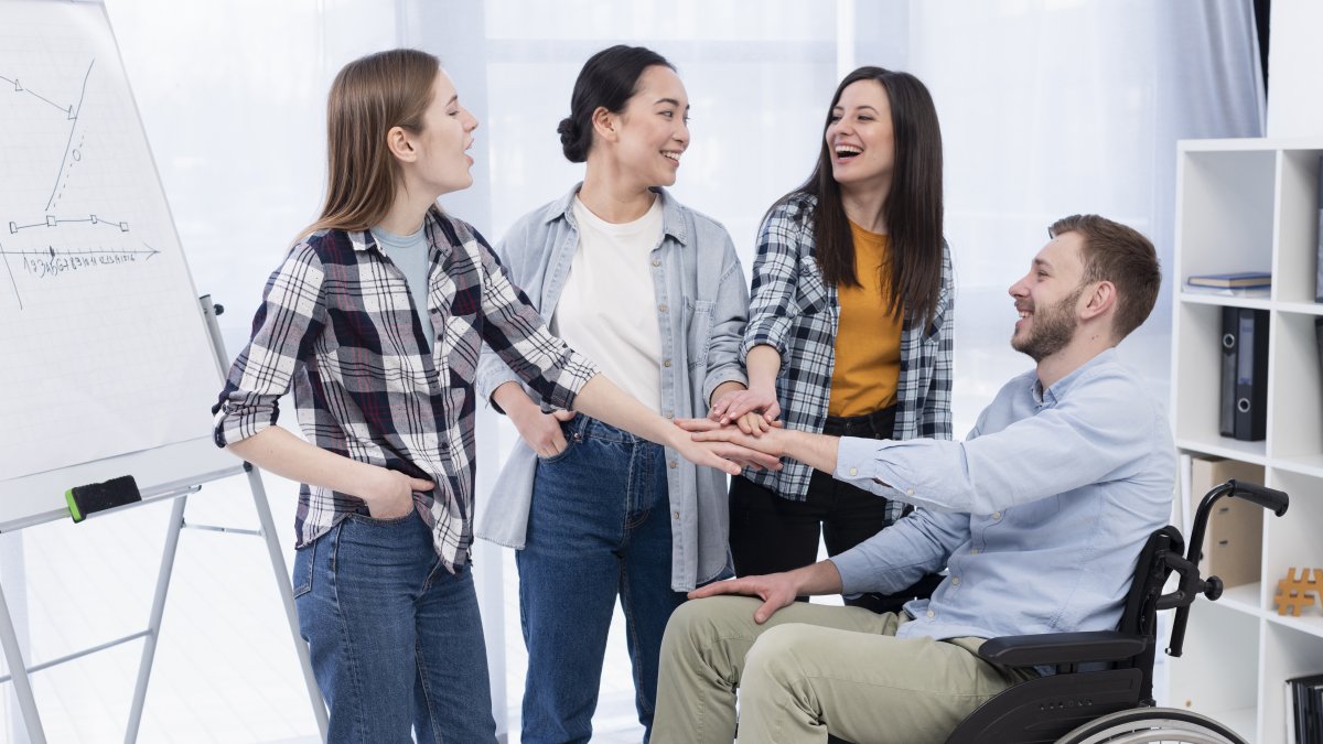 Personal.- Un grupo de trabajadores donde se ve talento sin etiqueta.