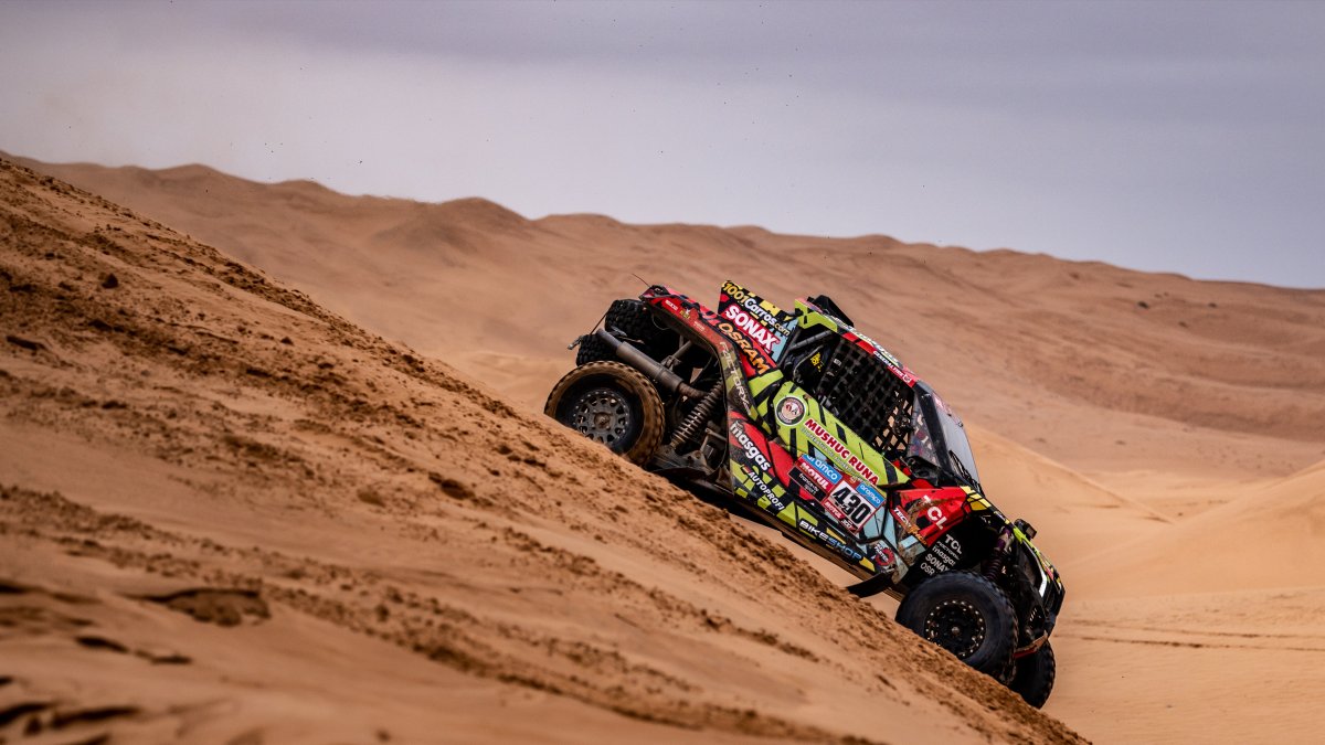 Sebastián Guayasamín, piloto ecuatoriano que participa en el Rally Dakar.