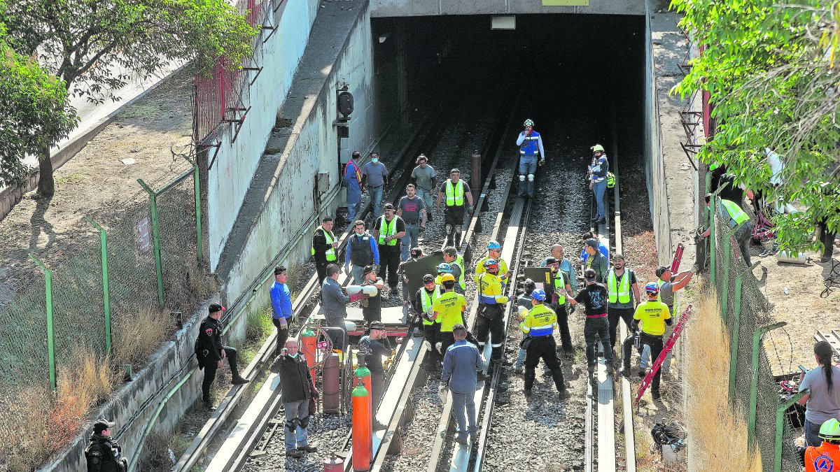 El choque de trenes en Ciudad de México dejó un muerto.
