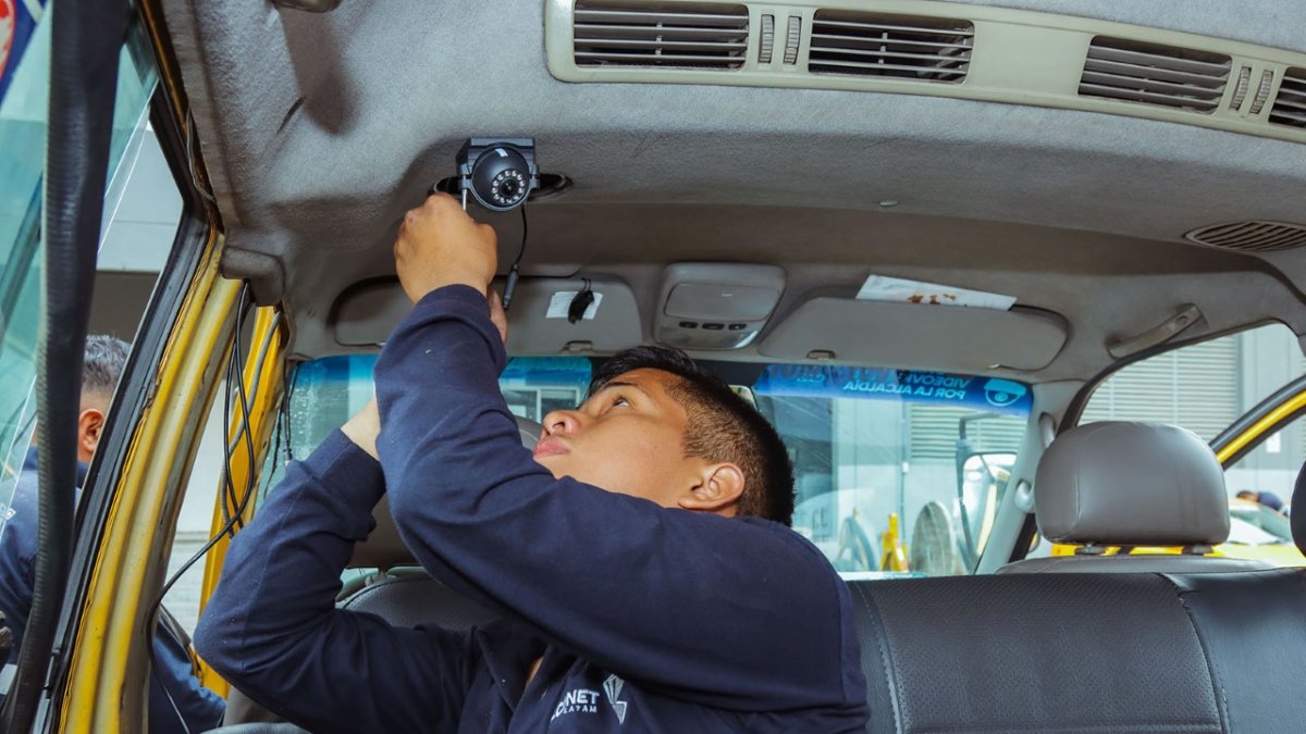 El 27 %, de un total de 2.700 unidades de expreso son monitoreadas.