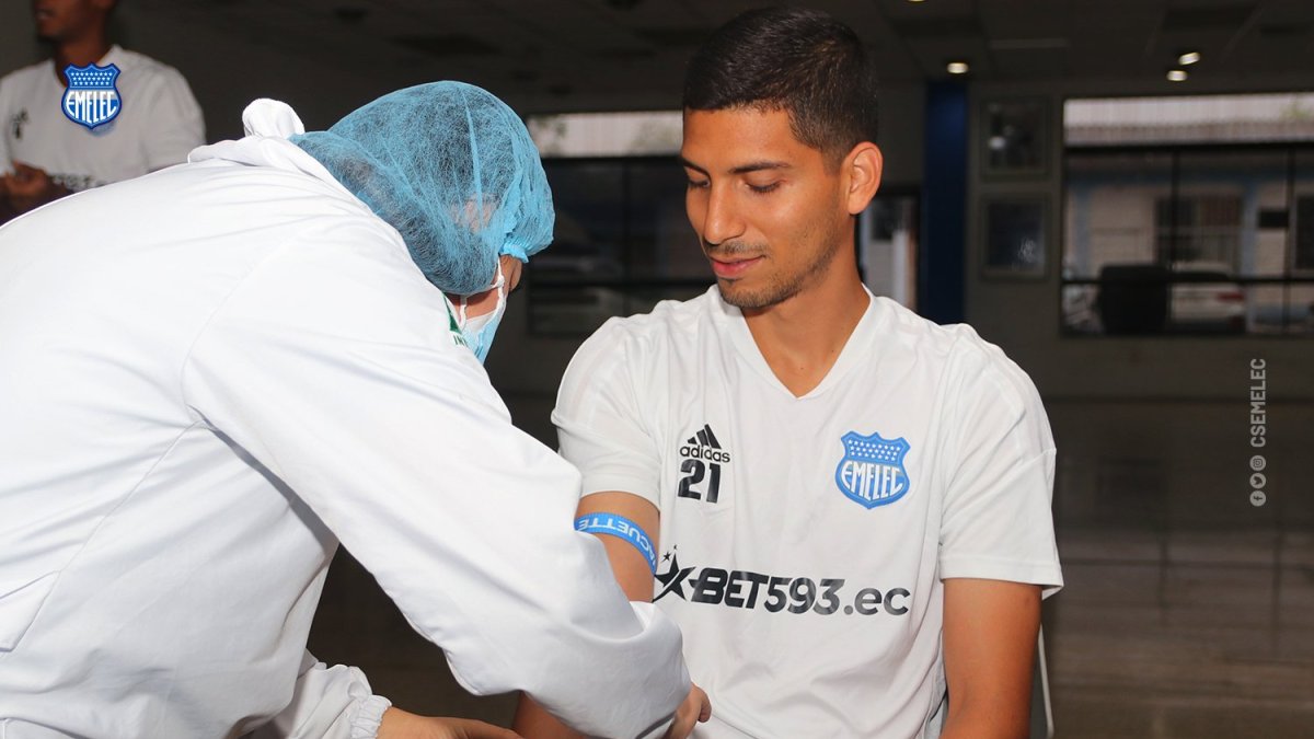 José Francisco Cevallos, volante azul, durante los chequeos médicos en Emelec.