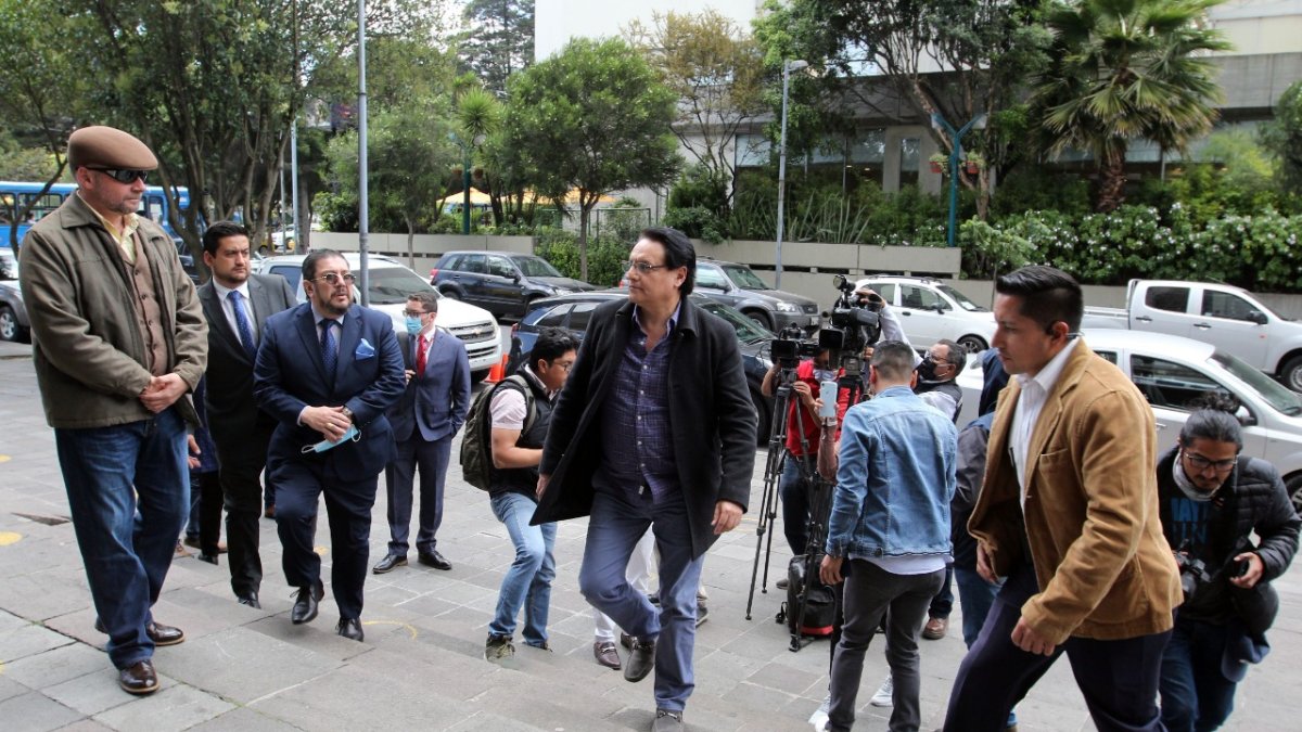 Hecho. Villavicencio señala a los gobiernos de Correa, Moreno y Lasso.