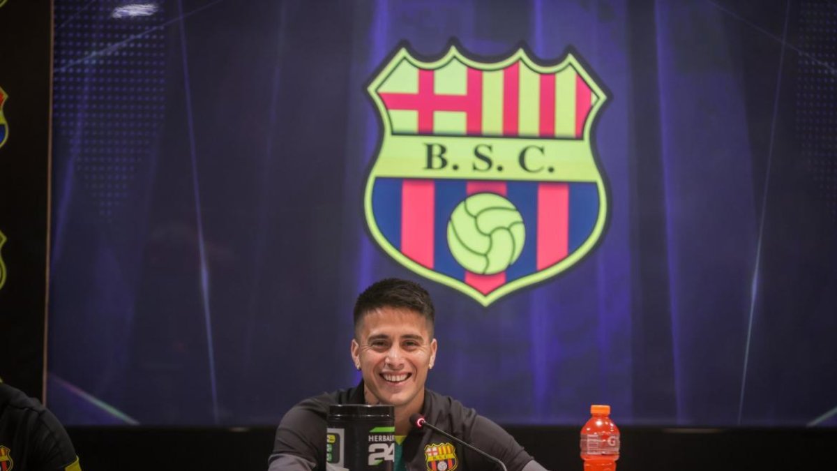 Chrisitian Ortiz fue presentado oficialmente como jugador de Barcelona.