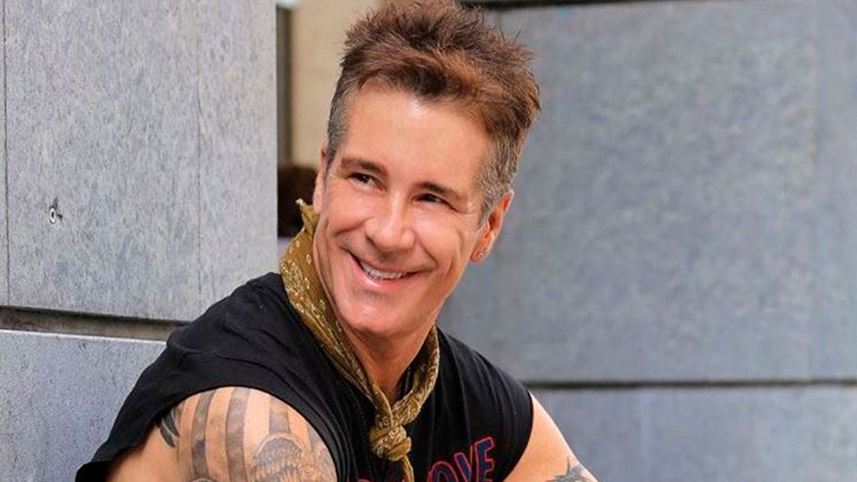 Fernando Carillo (57) es uno de los participantes del reality argentino El hotel de los famosos.
