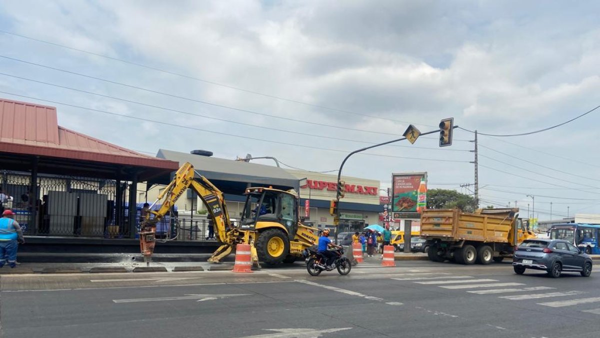 Hecho. Esta parada de la Metrovía se encuentra en el kilómetro 12 de la vía a Daule.