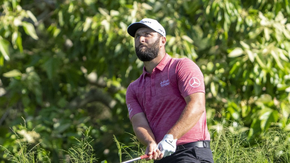 Jon Rahm, golfista español, mostró su destreza para remontar y ser campeón en Hawai.
