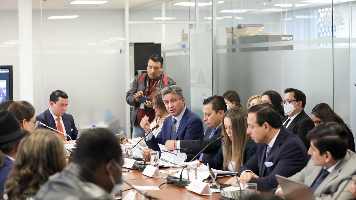 El presidente del Consejo de la Judicatura, Fausto Murillo (al fondo, hablando) expone la situación de la entidad.