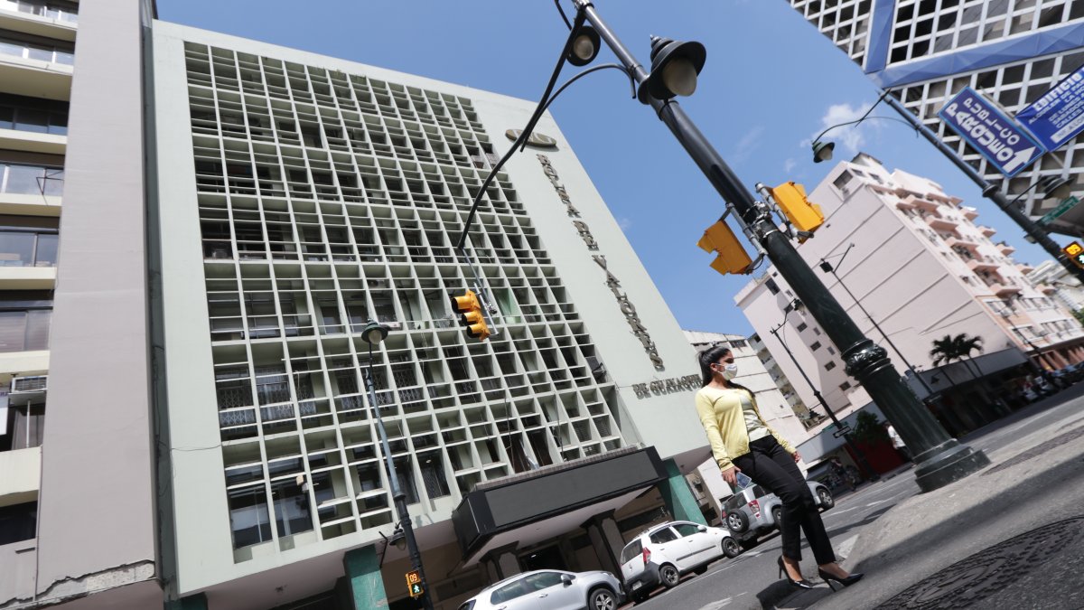Fachada del edificio donde opera la Bolsa de Valores de Guayaquil (BVG).