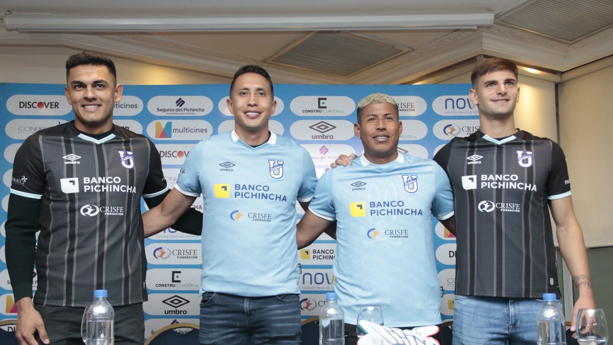 Catolica presentó a nuevos jugadores y DT Igor Oca.