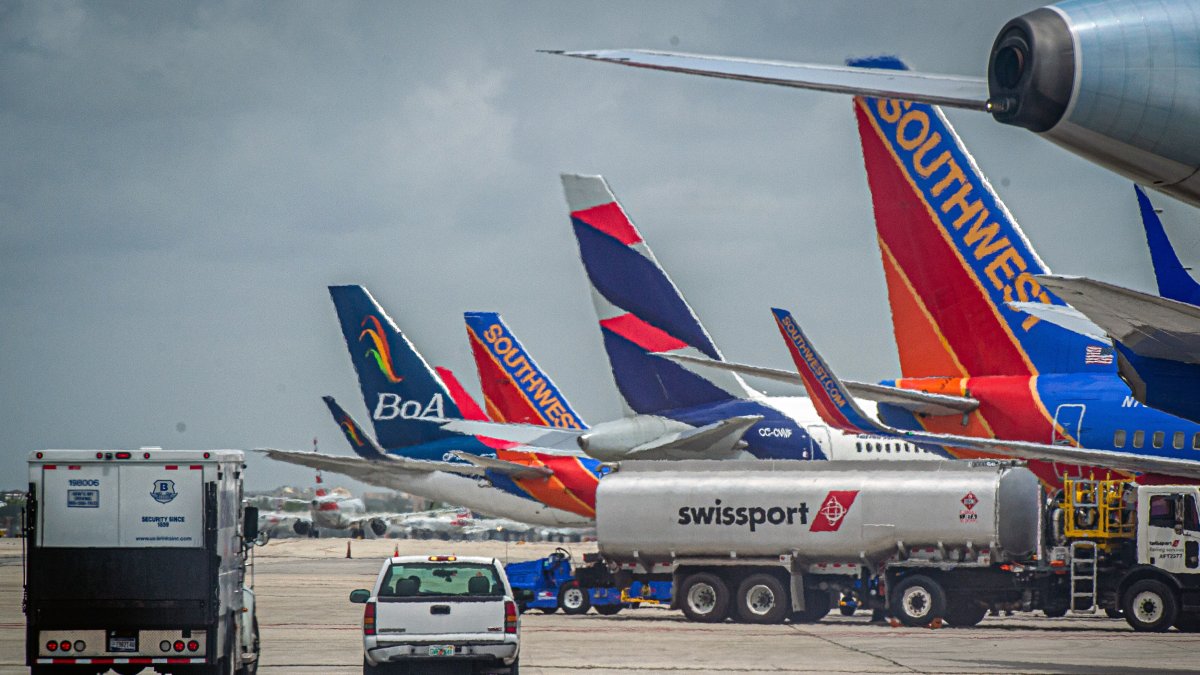Fotografía de archivo que muestra actividad de aviones en el Aeropuerto Internacional de Miami, Florida. EFE/ Giorgio Viera