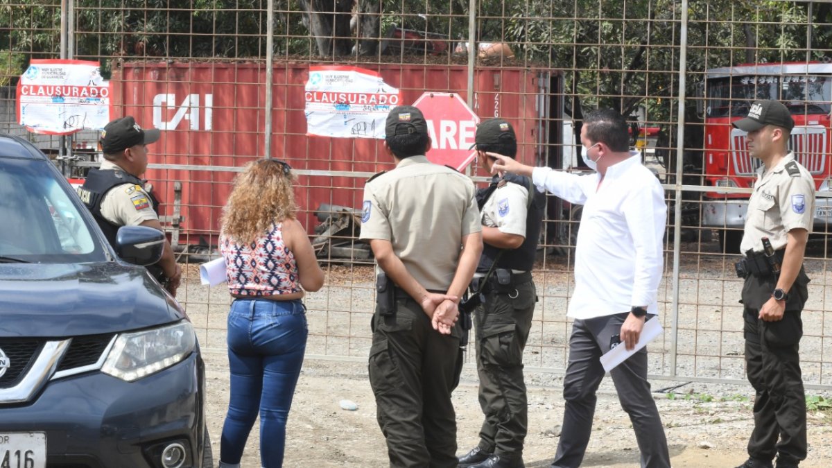 Inspección. Un delegado municipal acudió al sitio junto con policías.