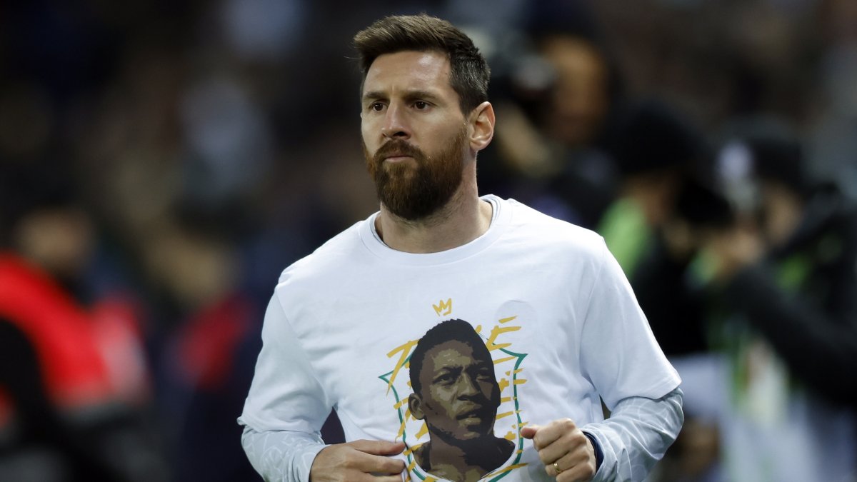 Lionel Messi anotó un gol en su regreso al campeonato francés.