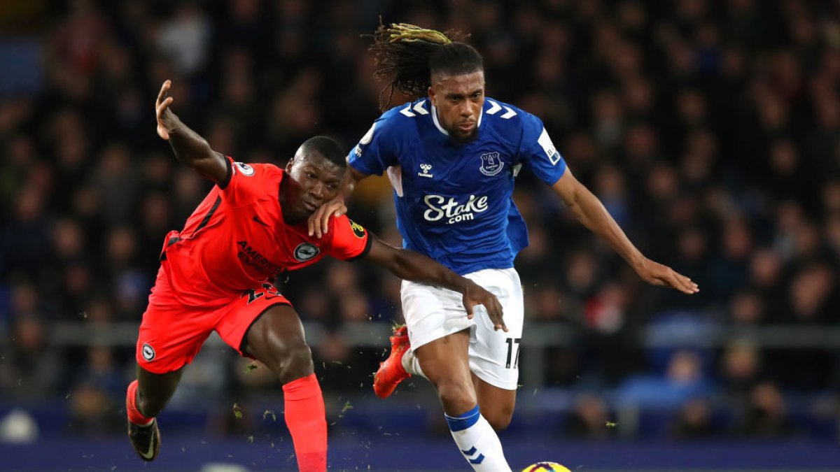 El ecuatoriano Moisés Caicedo (i) en una de sus últimas presentaciones con el Brighton.