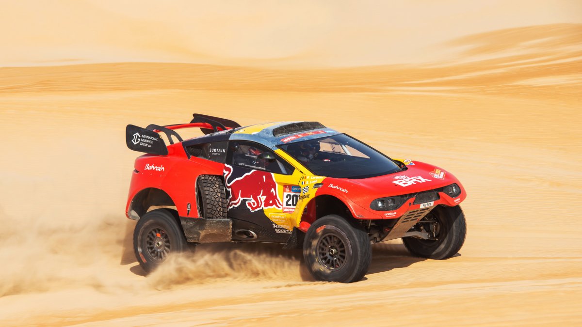 El francés Sebastien Loeb y su copiloto, el belga Fabian Lurquin, durante la jornada de este miércoles 12 de enero.