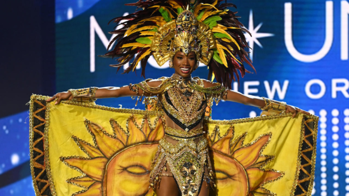 La esmeraldeña en su traje típico.