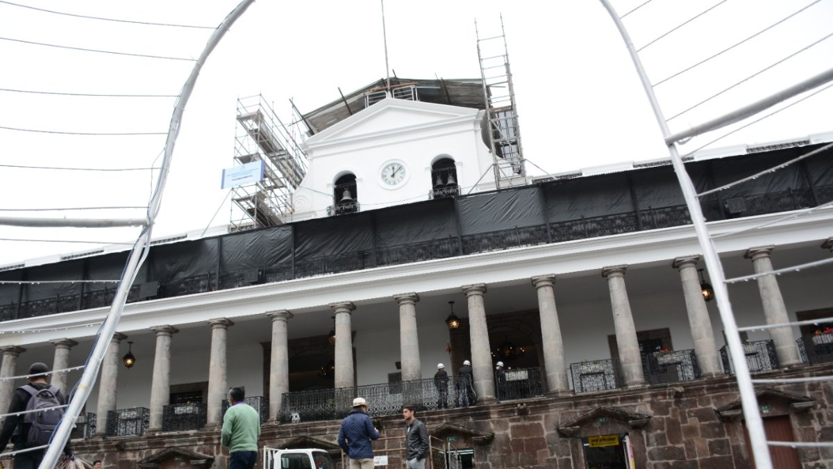 Por ahora, la fachada de Carondelet no tiene una buena vista según algunos visitantes.