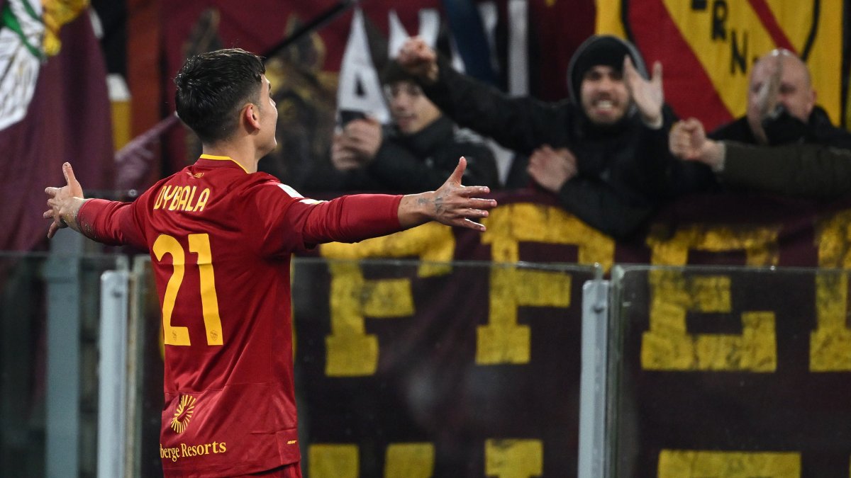 Paulo Dybala celebra su gol con la Roma ante el Genova.
