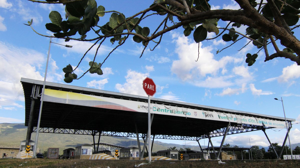Vista del puente binacional Atanasio Girardot, que une el departamento colombiano de Norte de Santander con el estado venezolano del Táchira, en una fotografía de archivo.