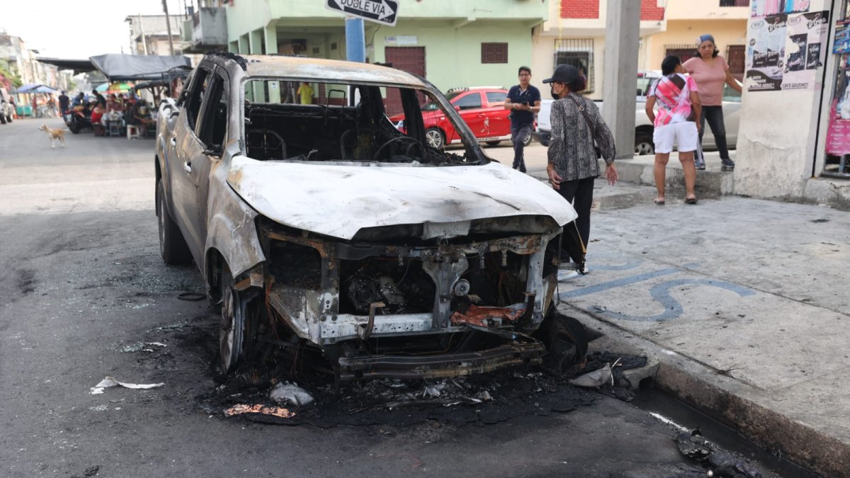 Los dos delincuentes huyeron en un auto que los esperaba a una cuadra