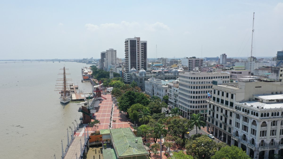 Los gremios hablan de la necesidad de que el Puerto Principal vuelva a ser esa ciudad que aproveche sus atributos. Entre ellos, el río Guayas y sus esteros. 