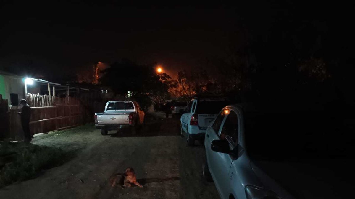 Santa Rosa. Policías hallan dos carros abandonados.