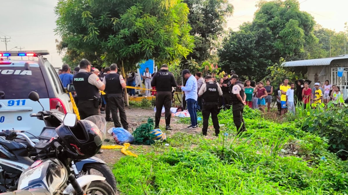 Puebloviejo. Elementos policiales recorren área donde ocurrió el crimen.