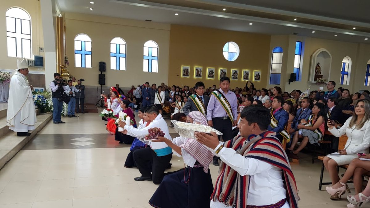 Ambato. En Picaihua le ofrecen lo mejor de las cosechas a san Isidro.