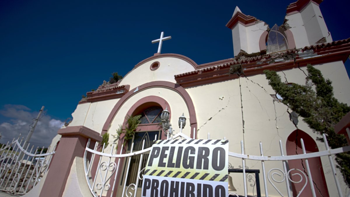 Pistas. Una iglesia afectada por los sismos. Foto de diciembre de 2022.